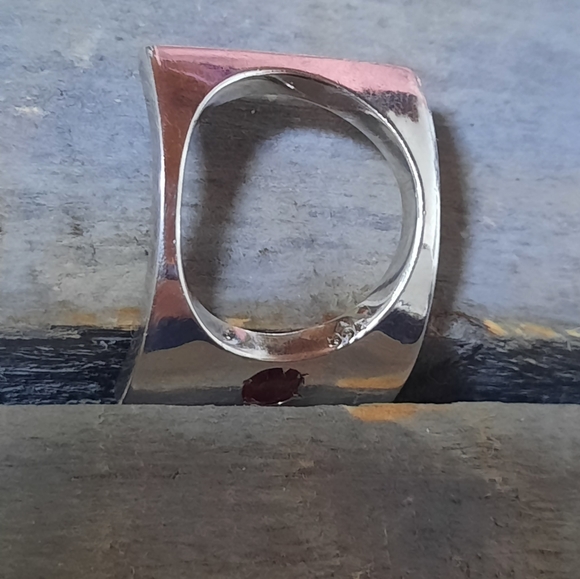 Artisan Crafted Sterling Silver Abstract Garnet Ring - Picture 11 of 15